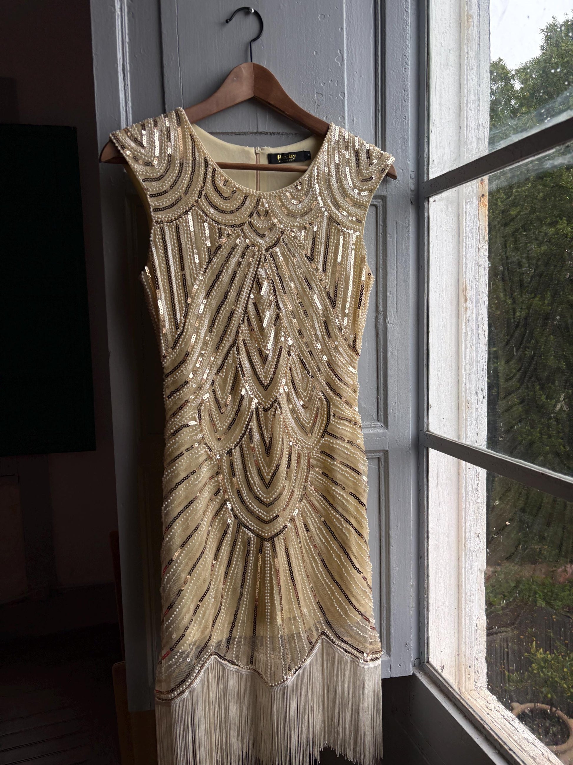 Cream white 20s inspired sequin dress, Art Deco style with fringe hem, cocktail party sparkly dress, New years eve outfit, size M