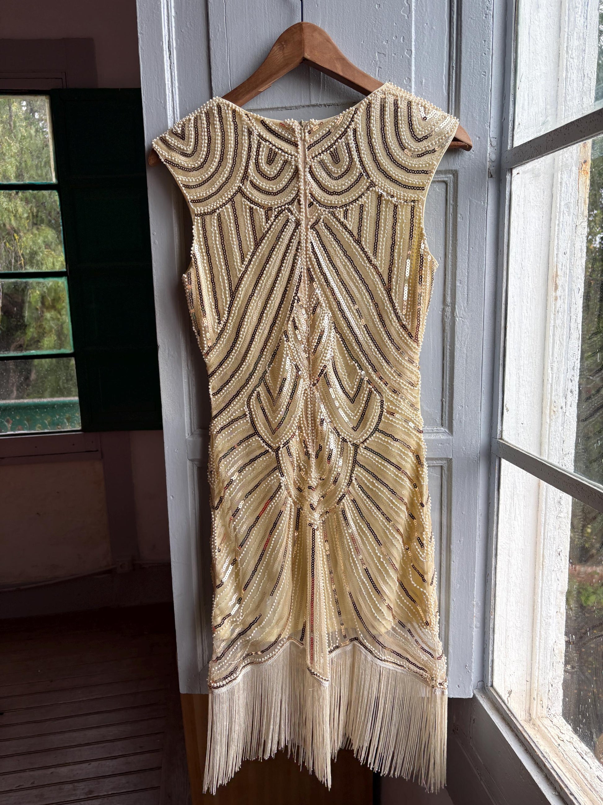 Cream white 20s inspired sequin dress, Art Deco style with fringe hem, cocktail party sparkly dress, New years eve outfit, size M