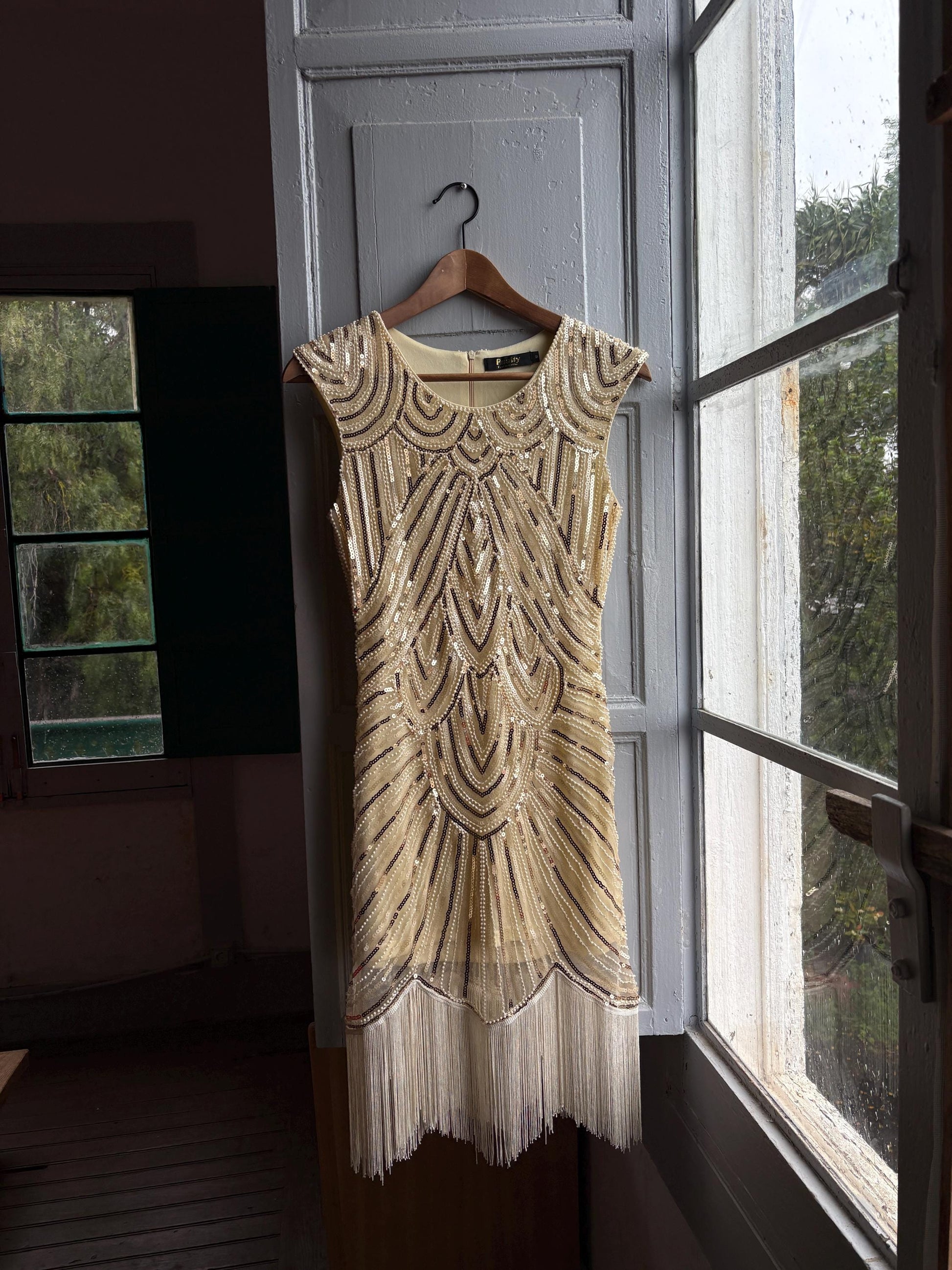 Cream white 20s inspired sequin dress, Art Deco style with fringe hem, cocktail party sparkly dress, New years eve outfit, size M