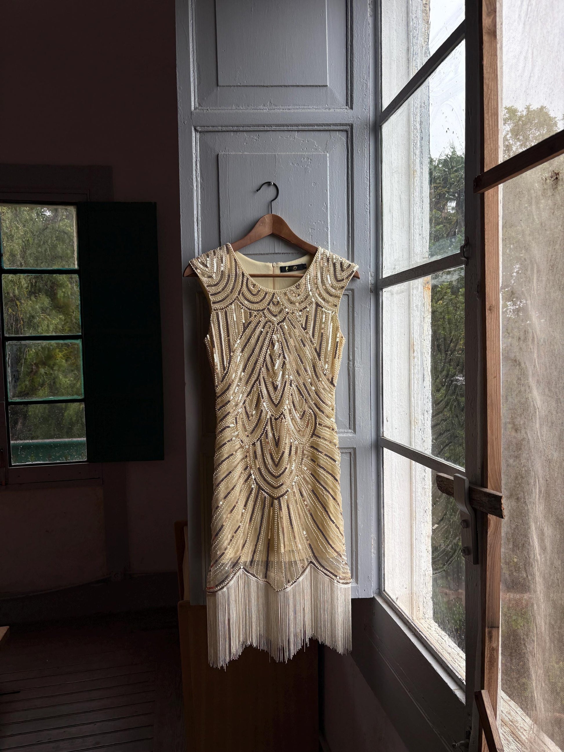 Cream white 20s inspired sequin dress, Art Deco style with fringe hem, cocktail party sparkly dress, New years eve outfit, size M