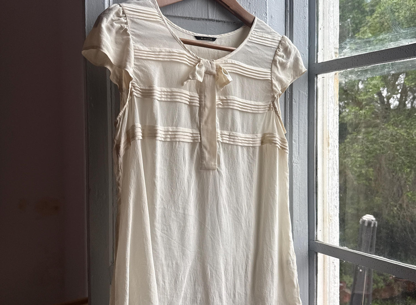 Vintage Off-White Silk Scoop Neck Top — fabric close-up