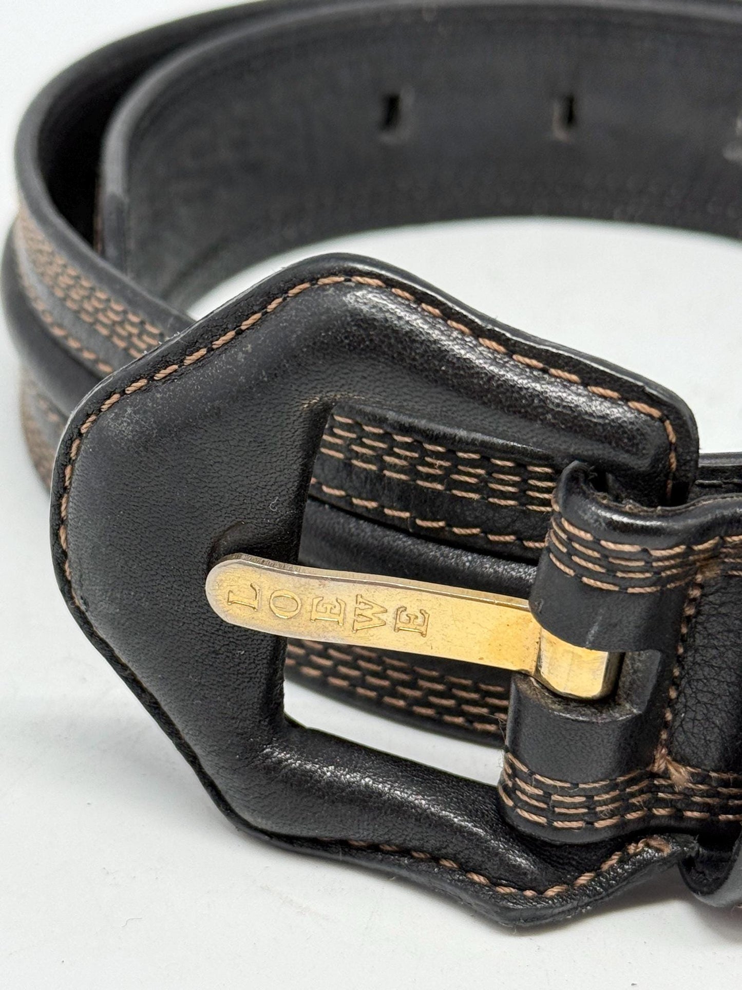 Vintage Black Leather Belt With Gold Buckle — detail
