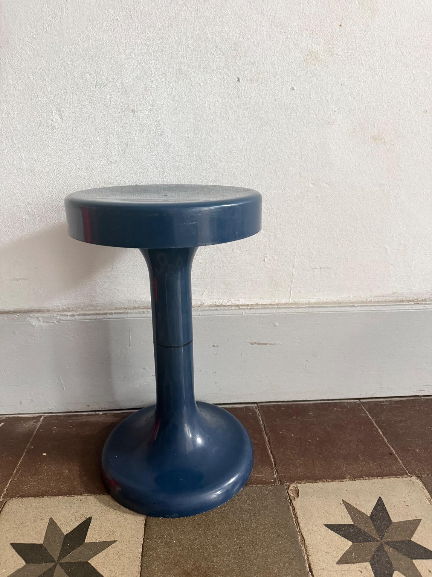 Vintage Blue Round Stool, Light Plastic — detail