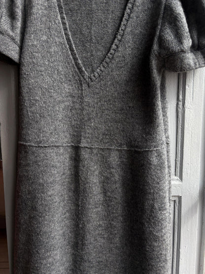Luxe grey knitted wool dress with v neck, Soft midi winter dress, Secondhand sustainable woman fashion
