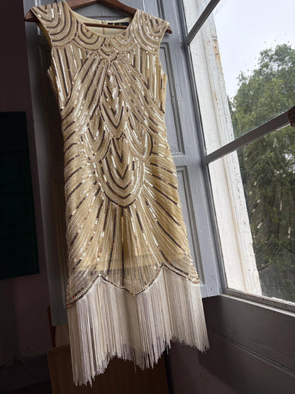 Cream white 20s inspired sequin dress, Art Deco style with fringe hem, cocktail party sparkly dress, New years eve outfit, size M
