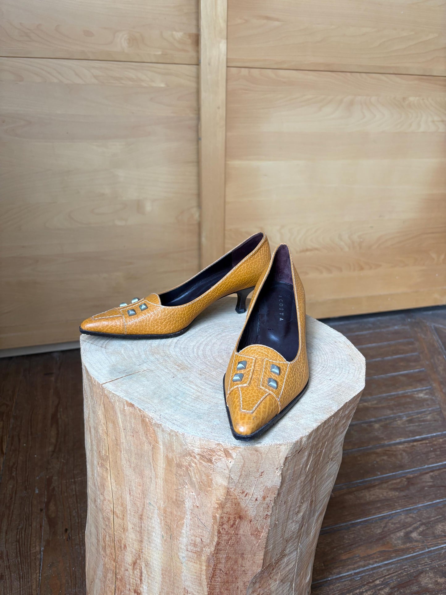 Vintage Brown Leather Pointed Toe Pumps — additional view 11