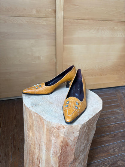 Vintage Brown Leather Pointed Toe Pumps — additional view 11