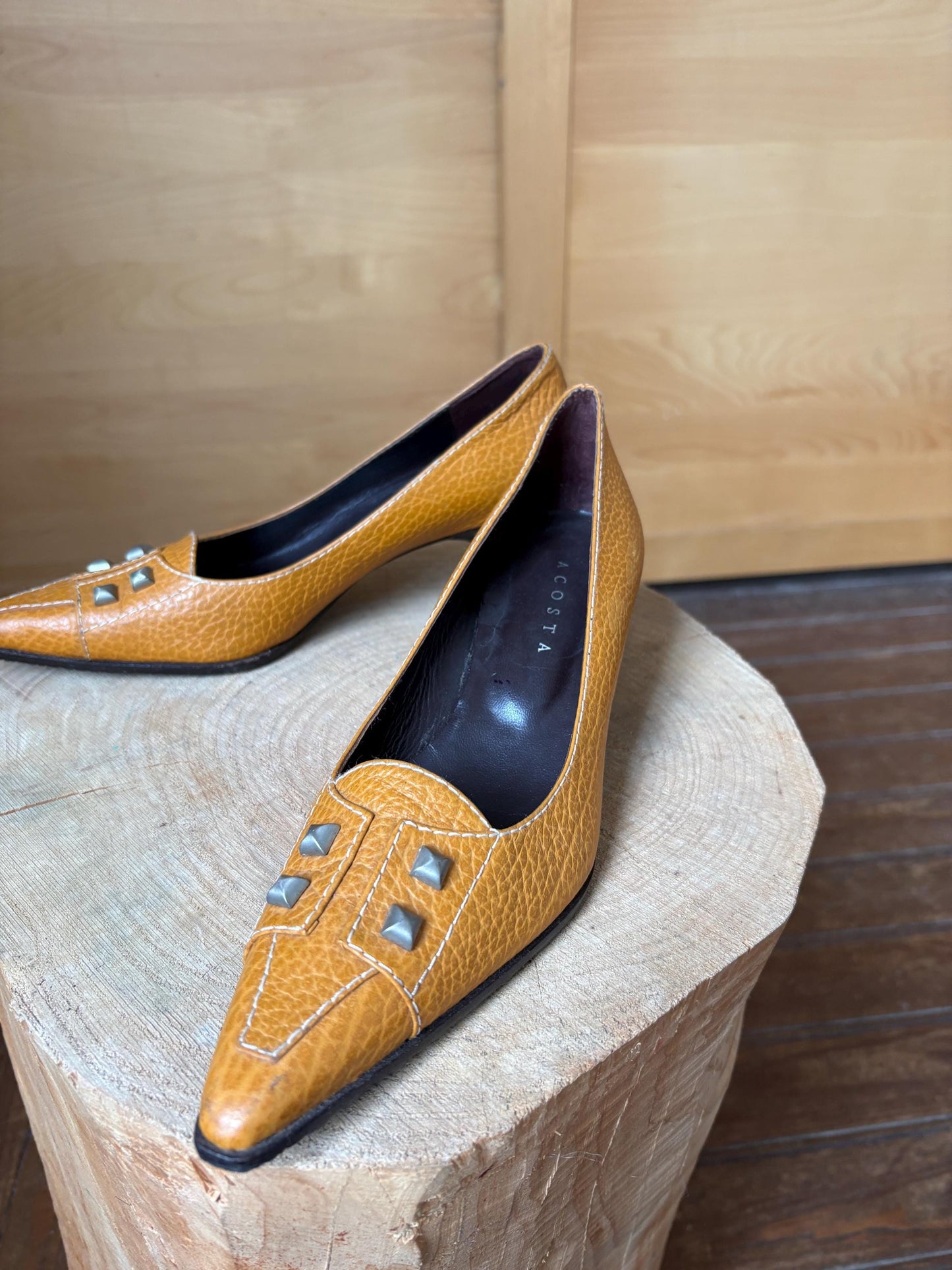 Vintage Brown Leather Pointed Toe Pumps — additional view 10