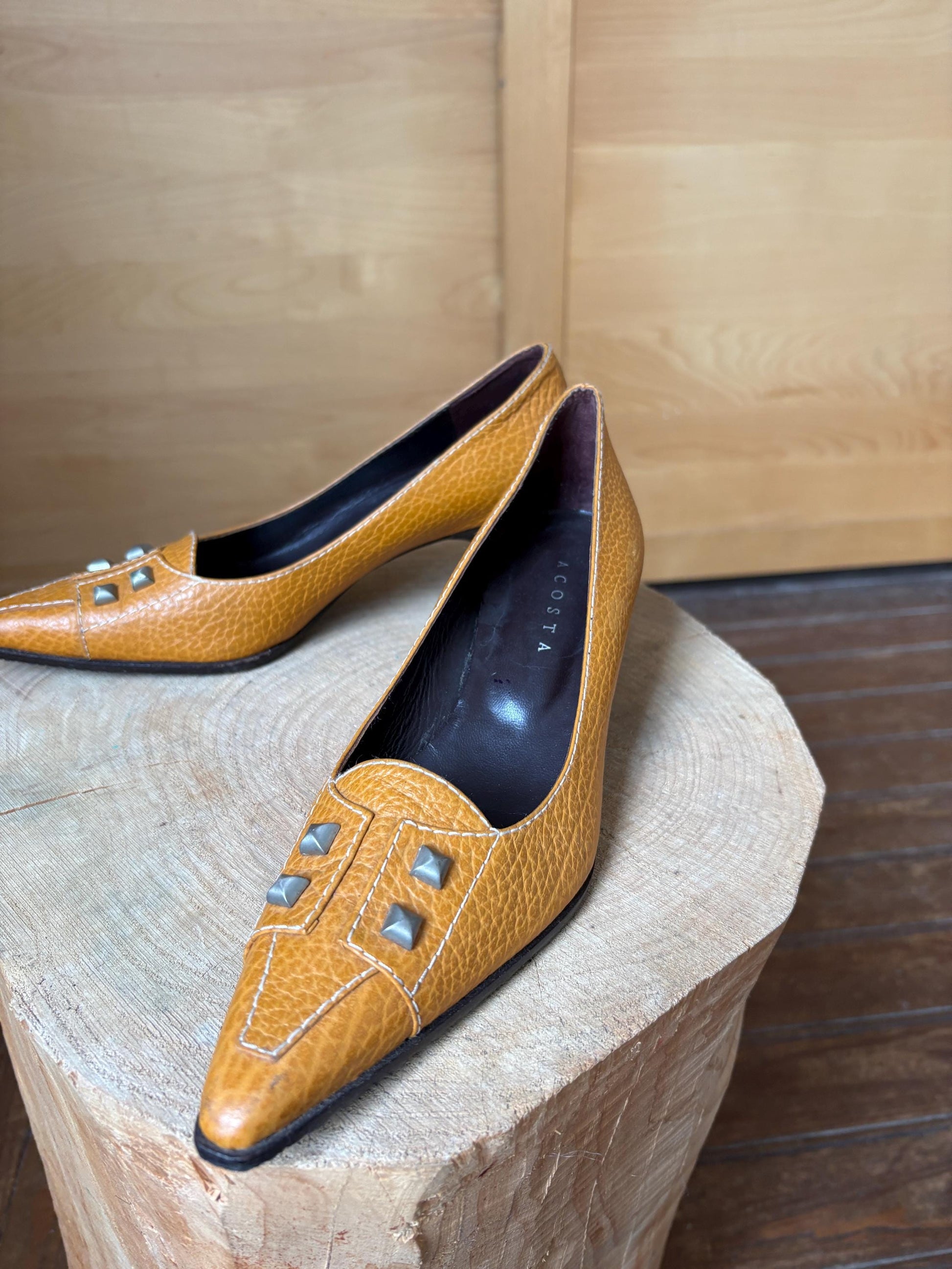 Vintage Brown Leather Pointed Toe Pumps — additional view 10