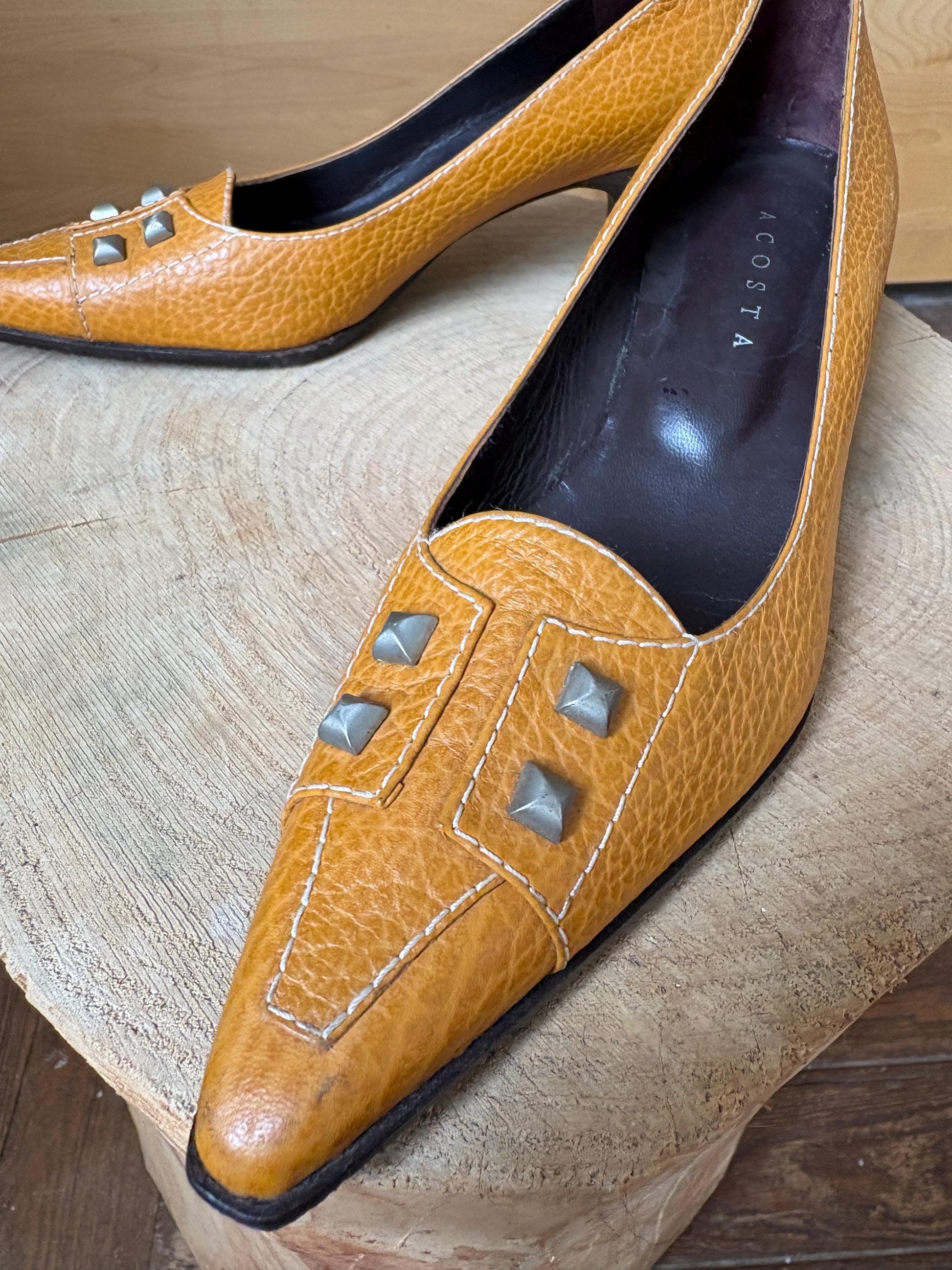 Vintage Brown Leather Pointed Toe Pumps — additional view 9