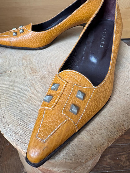 Vintage Brown Leather Pointed Toe Pumps — additional view 9