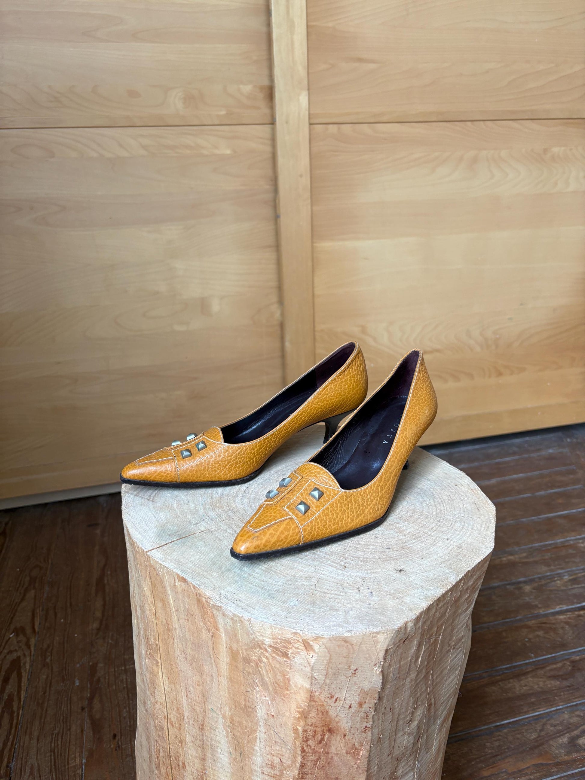 Vintage Brown Leather Pointed Toe Pumps