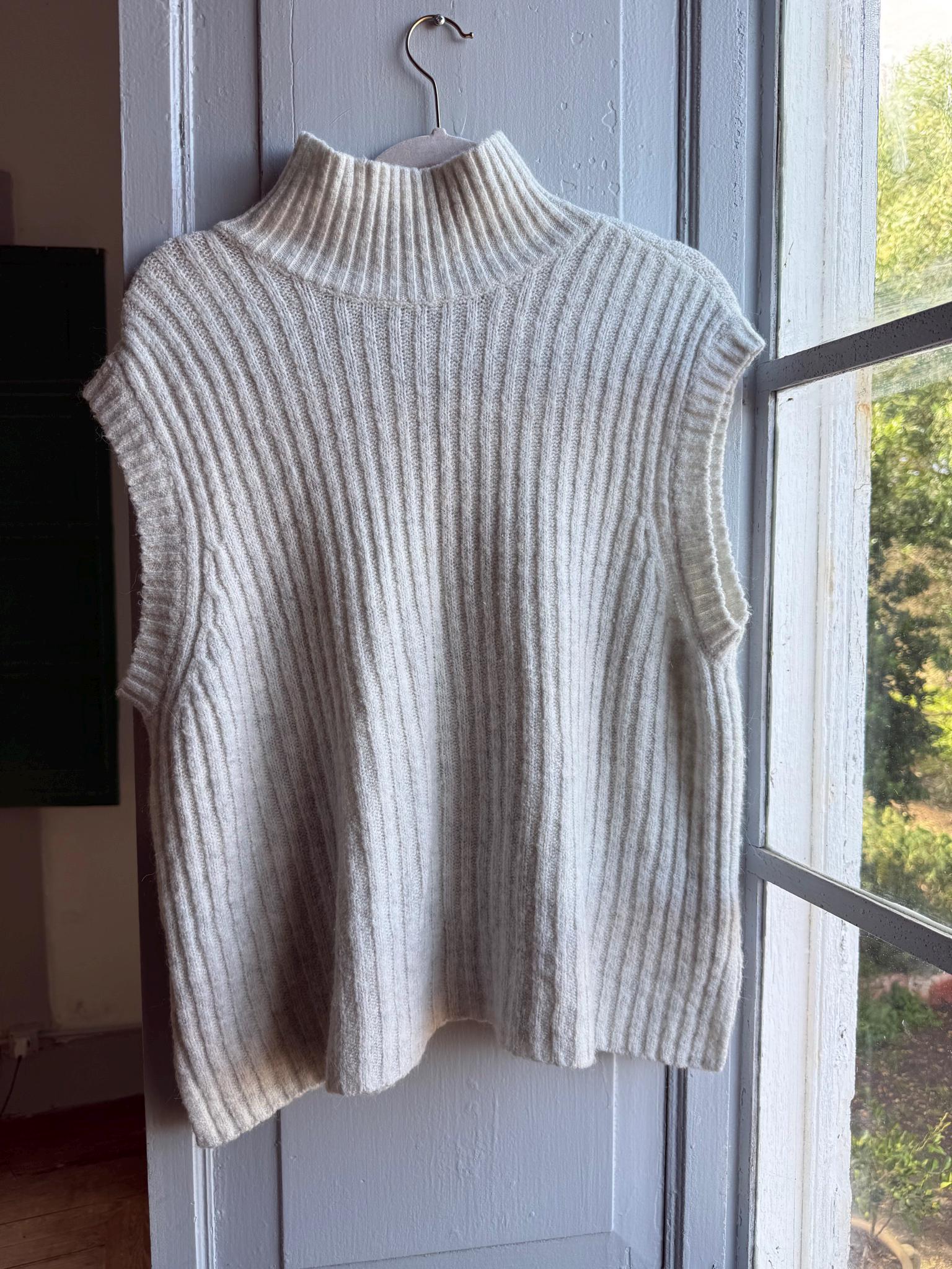 Sleeveless Knit Jumper, Alpaca Blend Cream Sweater Vest, Minimal Chic Womens knitwear, M - L
