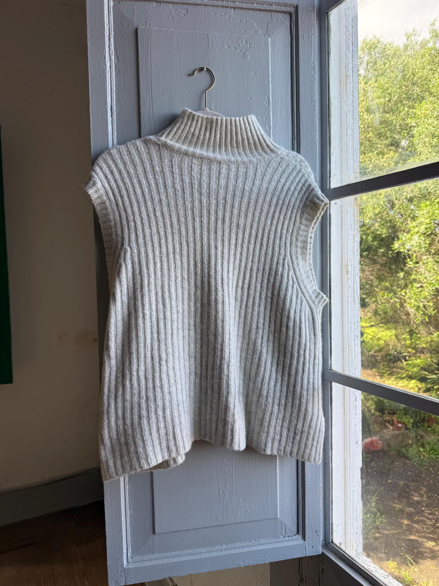 Sleeveless Knit Jumper, Alpaca Blend Cream Sweater Vest, Minimal Chic Womens knitwear, M - L
