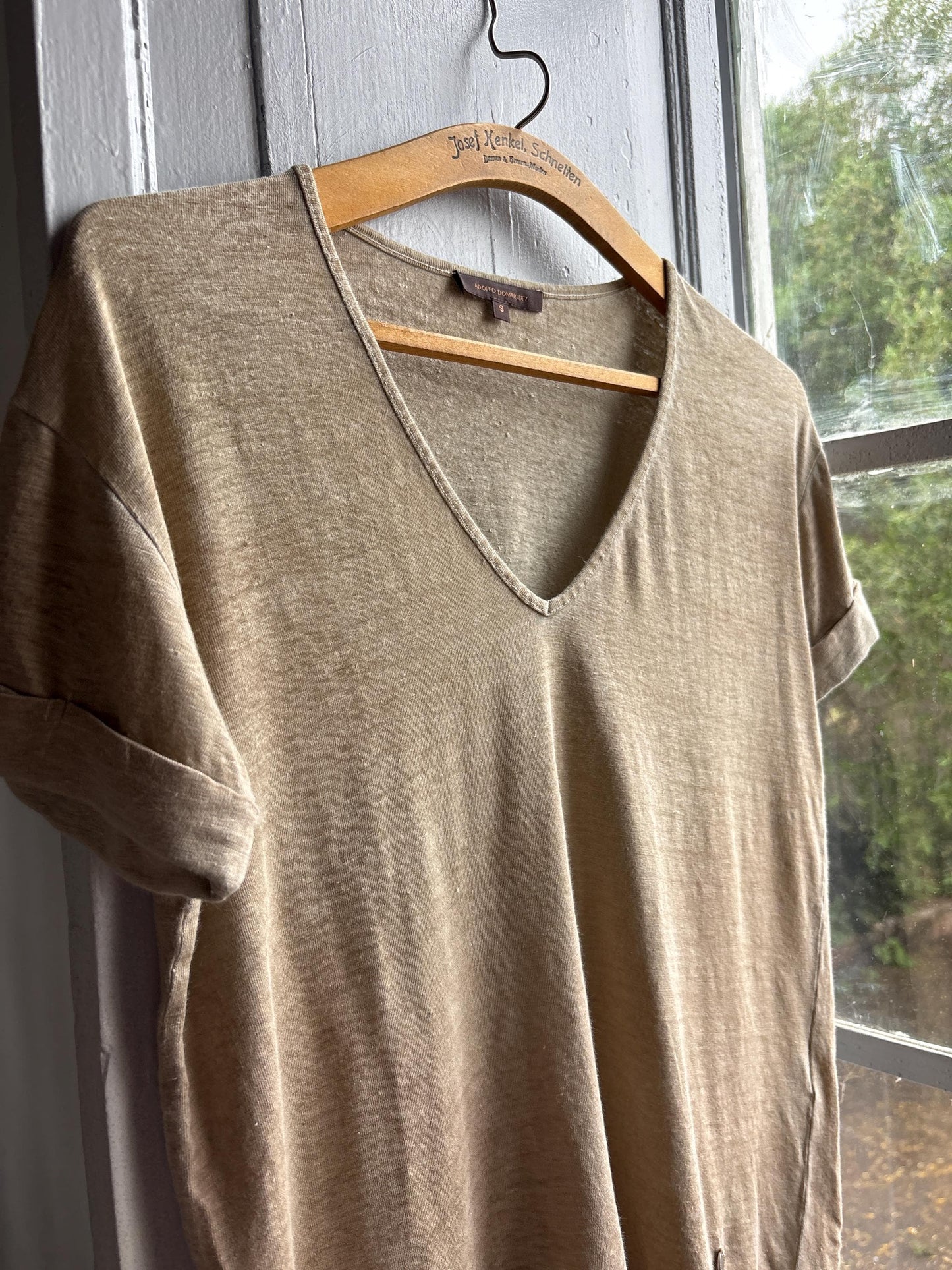 Luxe Adolfo Dominguez Linen Blend tan T Shirt, Women Minimalist Beige Taupe V Neck Relaxed Summer Top, Size S