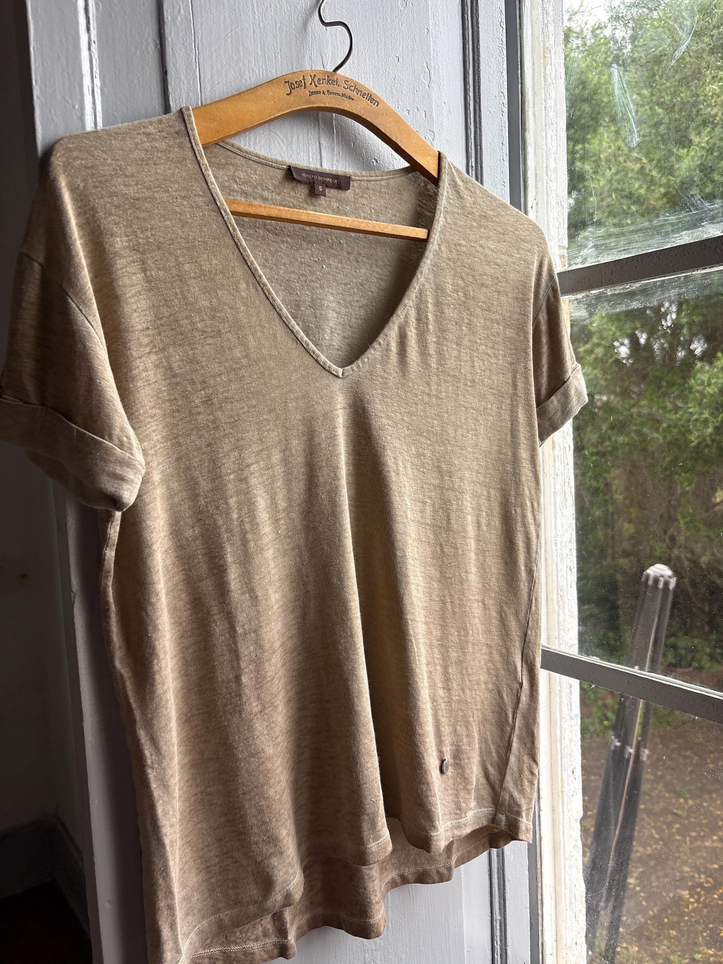 Luxe Adolfo Dominguez Linen Blend tan T Shirt, Women Minimalist Beige Taupe V Neck Relaxed Summer Top, Size S