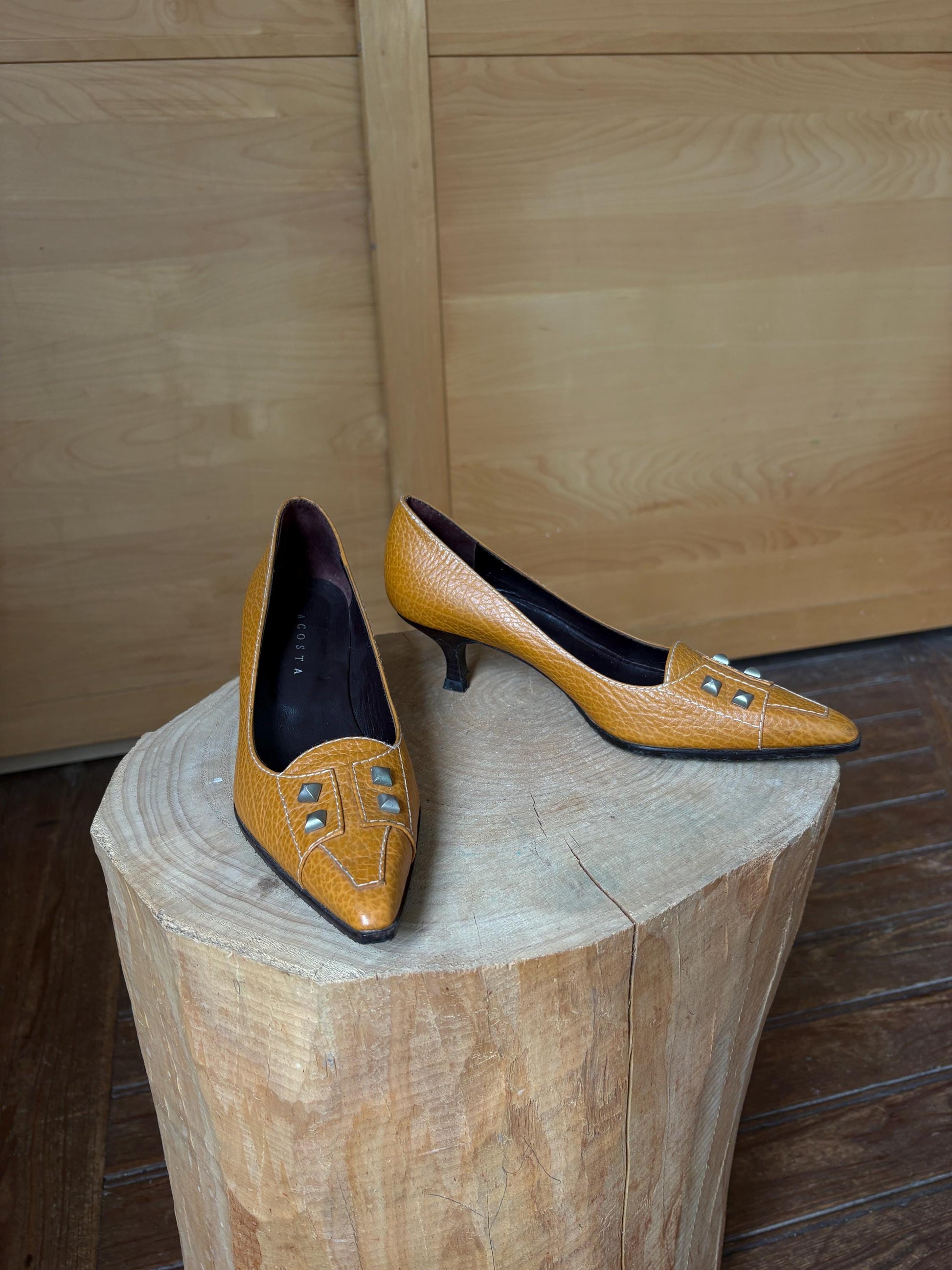Vintage Brown Leather Pointed Toe Pumps — back view