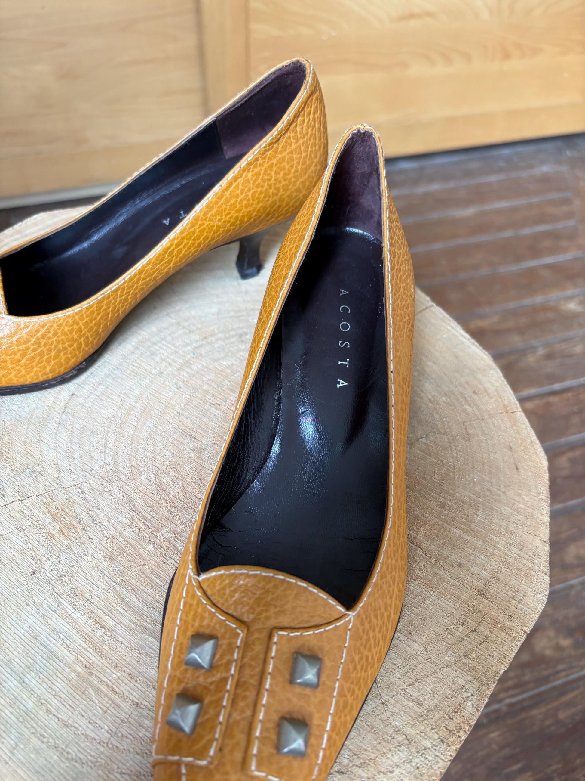 Vintage Brown Leather Pointed Toe Pumps — additional view 6