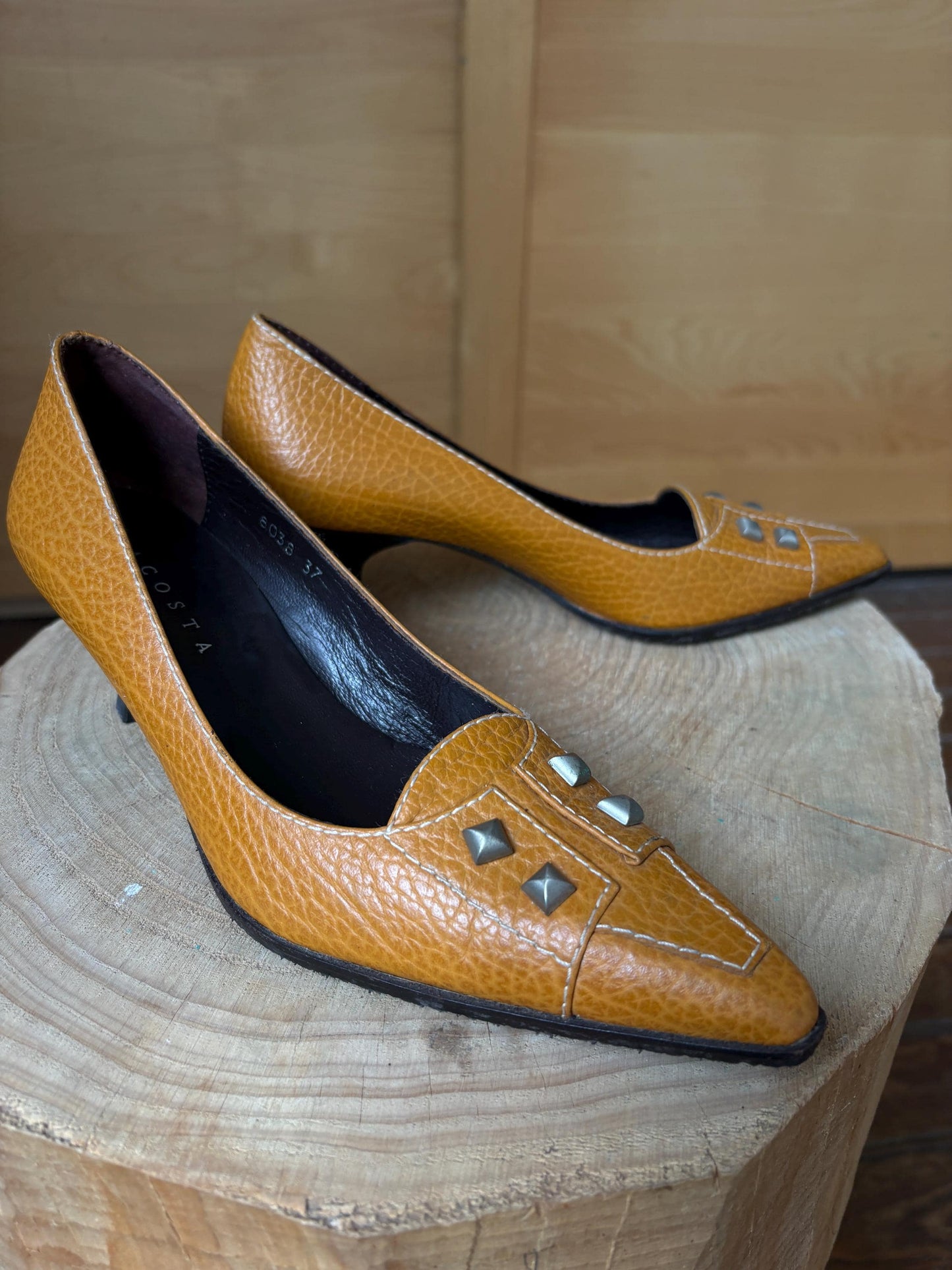 Vintage Brown Leather Pointed Toe Pumps — additional view 12