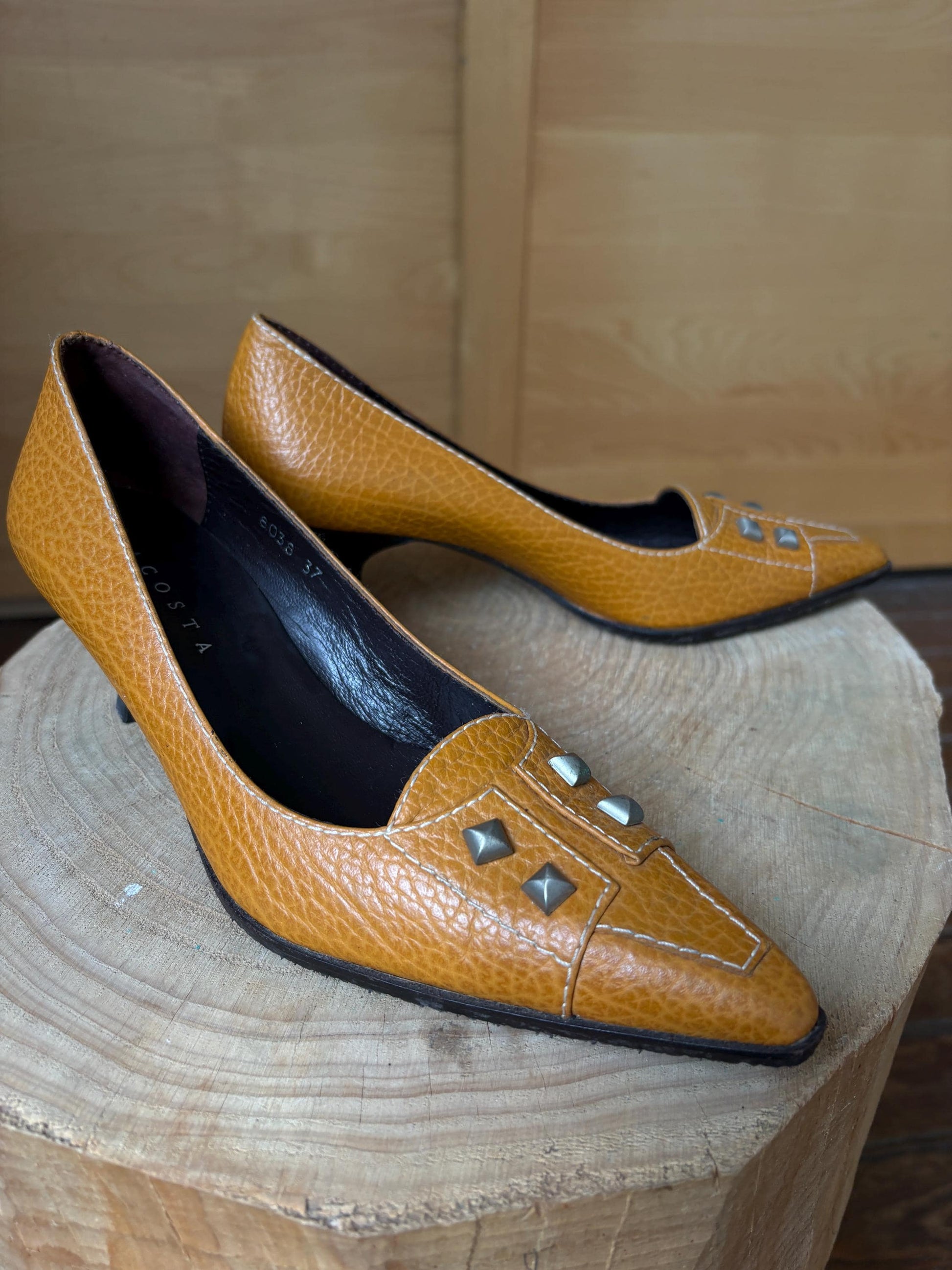 Vintage Brown Leather Pointed Toe Pumps — additional view 12