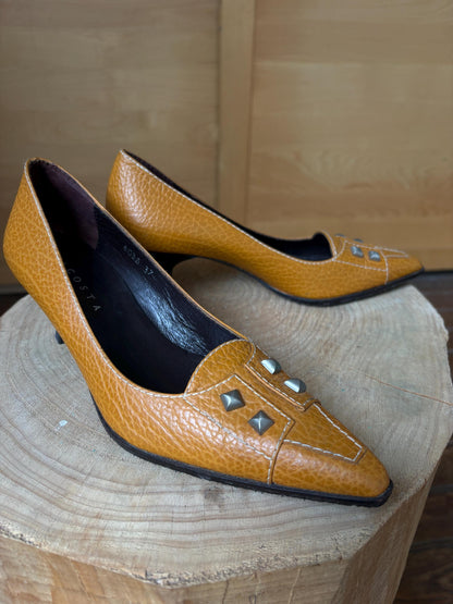 Vintage Brown Leather Pointed Toe Pumps — additional view 12
