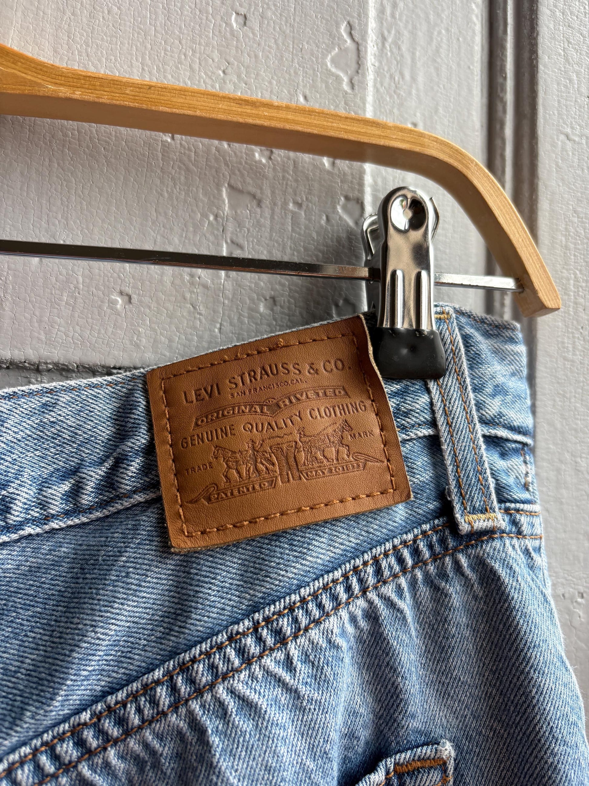 Levi’s Ribcage Straight Ankle Jeans, W31 L 29, Vintage Light Wash Denim High Rise, Y2K Jeans Levi Strauss