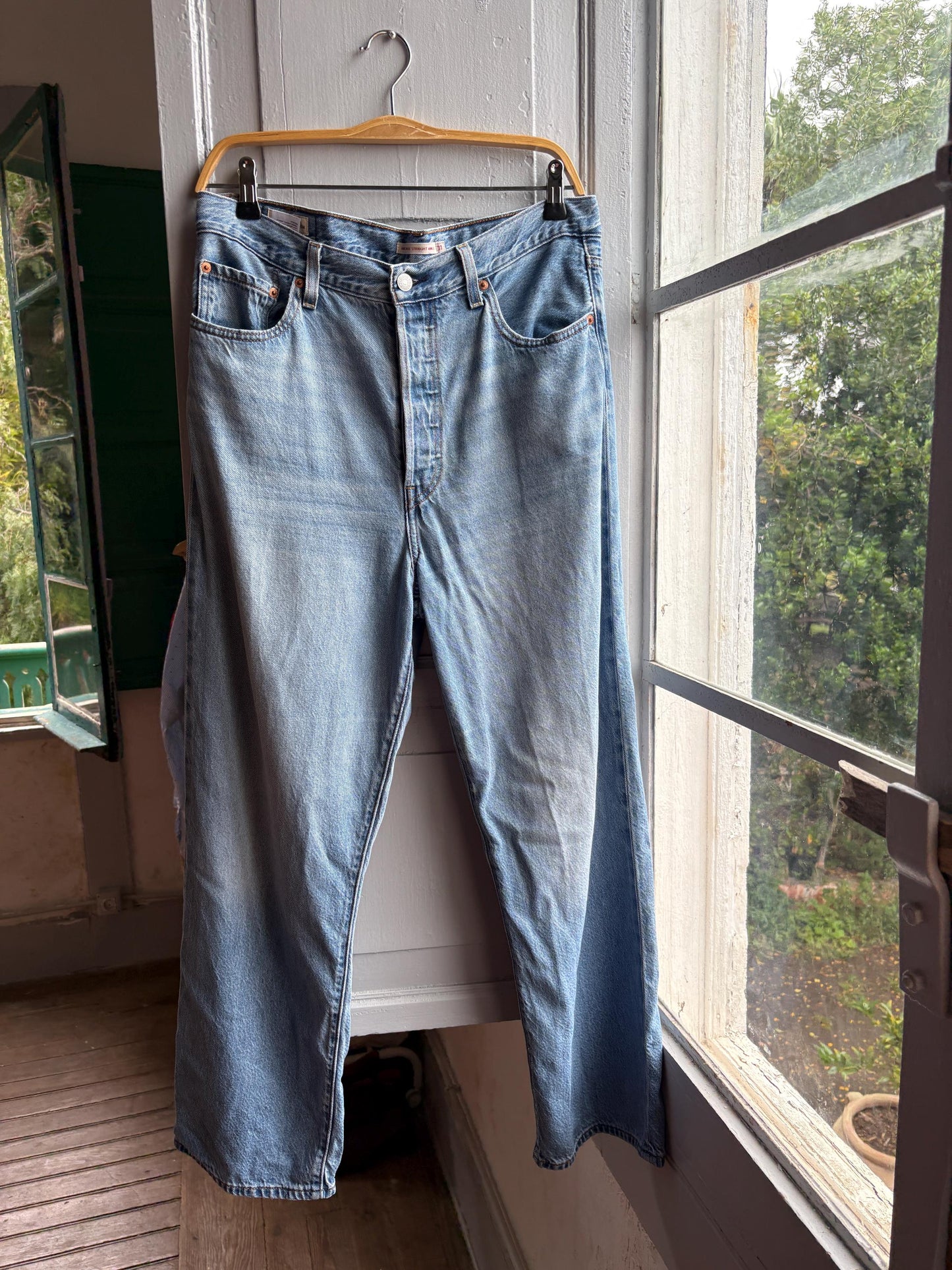 Levi’s Ribcage Straight Ankle Jeans, W31 L 29, Vintage Light Wash Denim High Rise, Y2K Jeans Levi Strauss