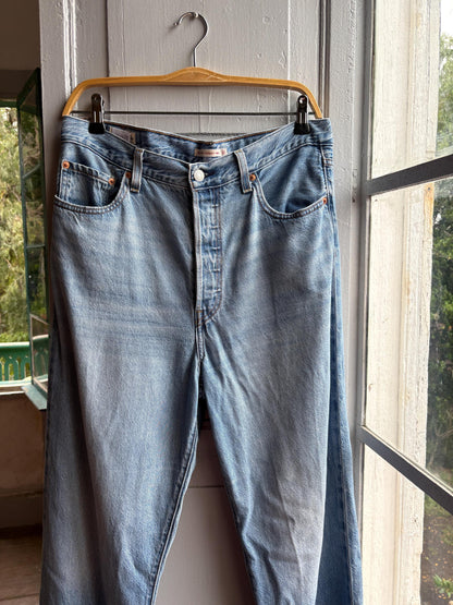 Levi’s Ribcage Straight Ankle Jeans, W31 L 29, Vintage Light Wash Denim High Rise, Y2K Jeans Levi Strauss