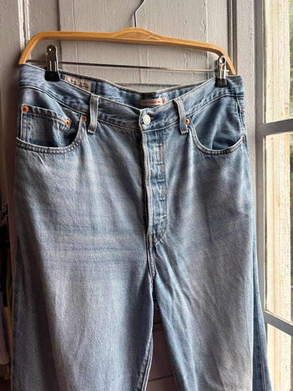 Levi’s Ribcage Straight Ankle Jeans, W31 L 29, Vintage Light Wash Denim High Rise, Y2K Jeans Levi Strauss