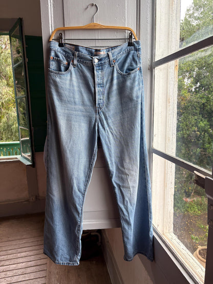 Levi’s Ribcage Straight Ankle Jeans, W31 L 29, Vintage Light Wash Denim High Rise, Y2K Jeans Levi Strauss