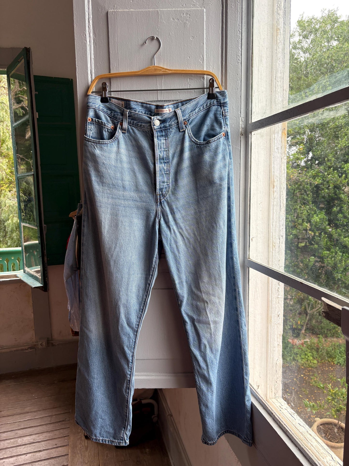 Levi’s Ribcage Straight Ankle Jeans, W31 L 29, Vintage Light Wash Denim High Rise, Y2K Jeans Levi Strauss