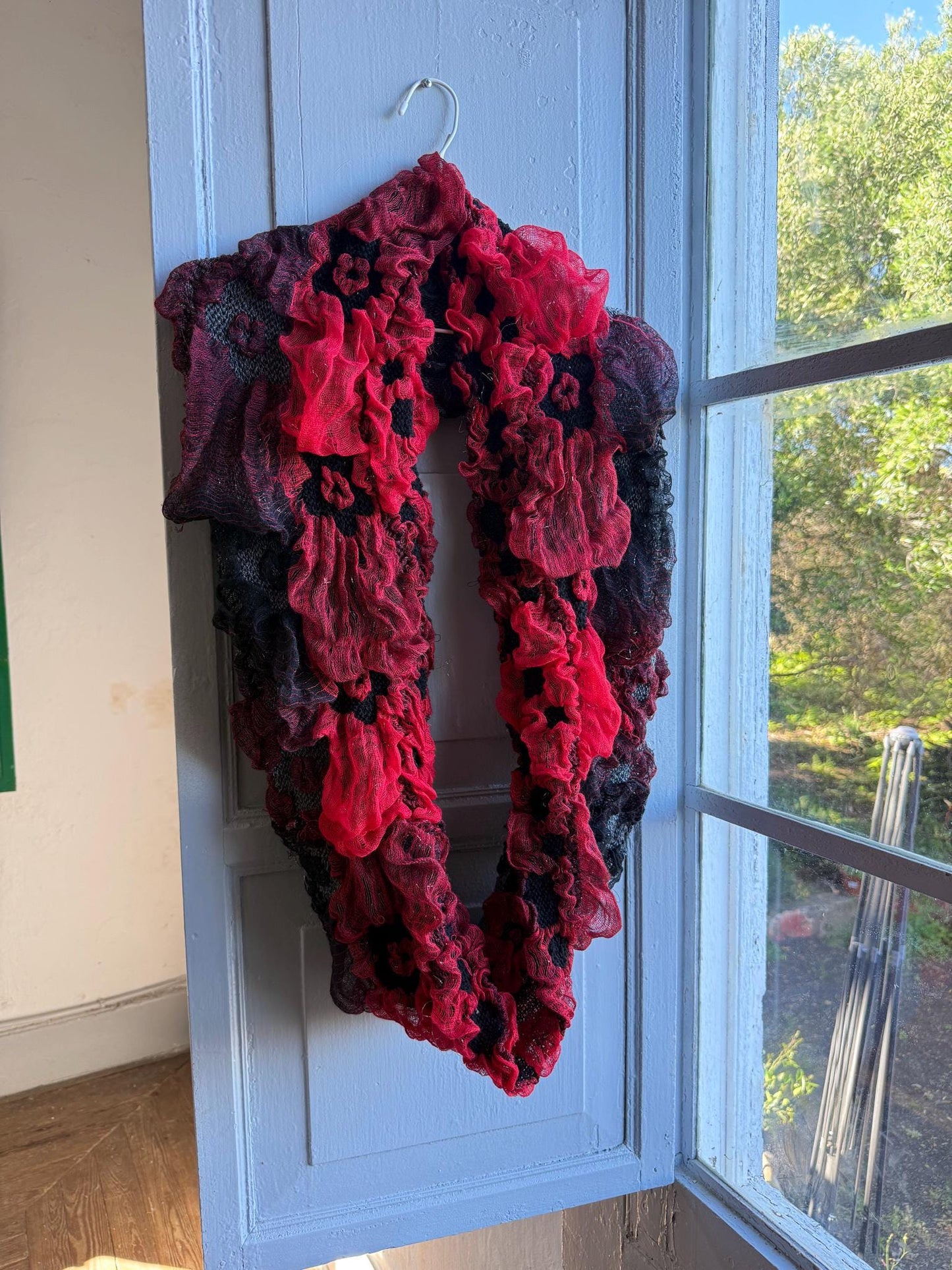 Vintage Red Black Ruffle Loop Scarf — detail