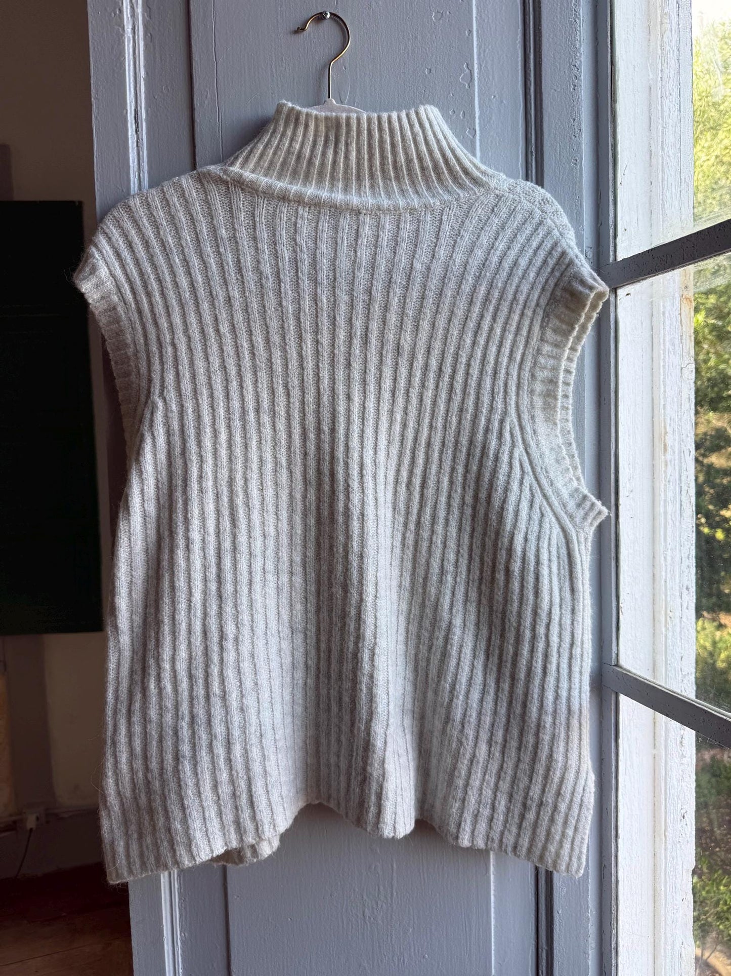 Sleeveless Knit Jumper, Alpaca Blend Cream Sweater Vest, Minimal Chic Womens knitwear, M - L