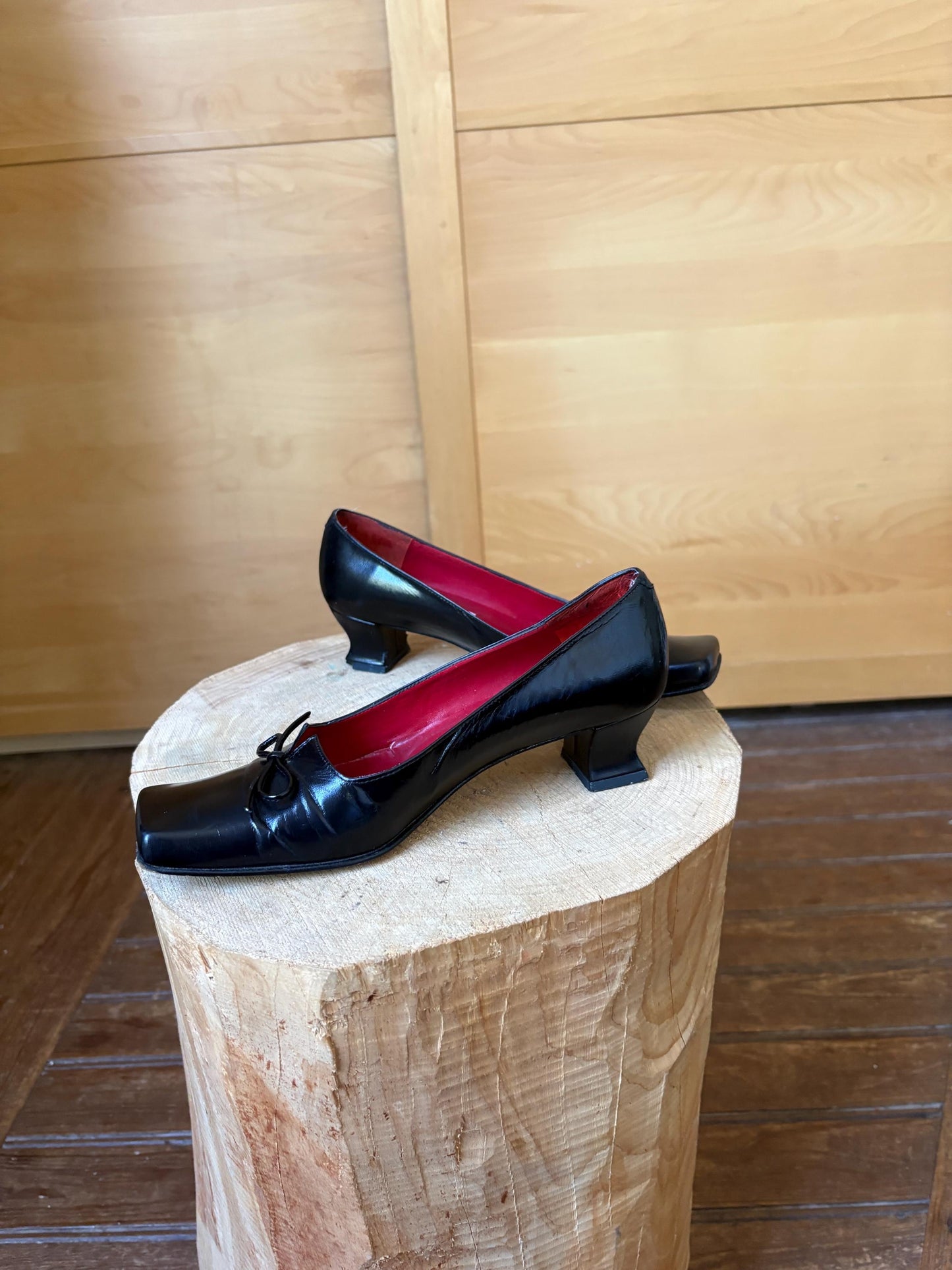 Vintage Black Leather Heels Made in Spain, Bow Pumps Parisian Chic, Y2K Office Elegant, Size EU 37
