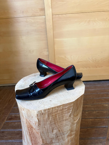 Vintage Black Leather Heels Made in Spain, Bow Pumps Parisian Chic, Y2K Office Elegant, Size EU 37