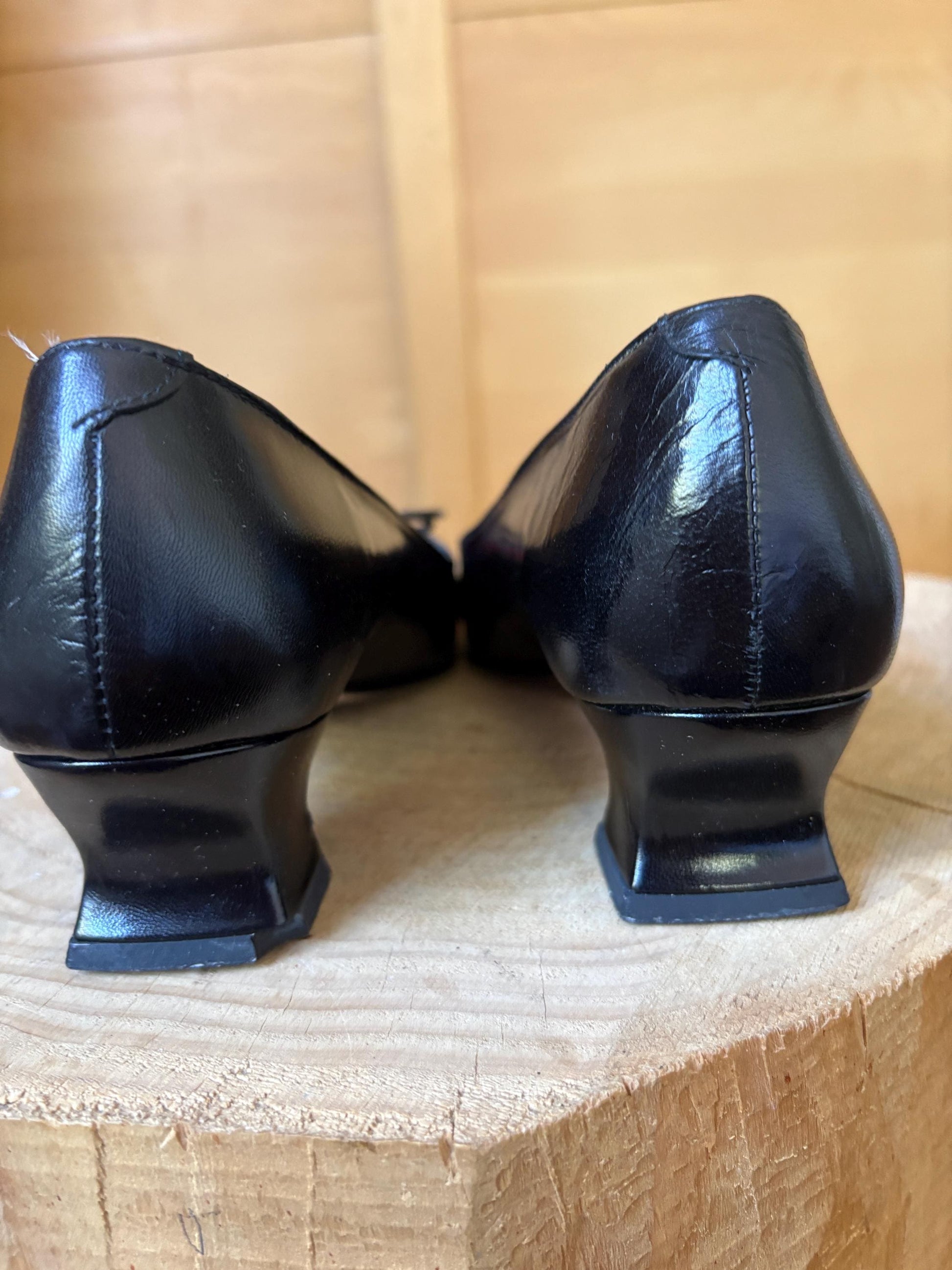 Vintage Black Leather Heels Made in Spain, Bow Pumps Parisian Chic, Y2K Office Elegant, Size EU 37