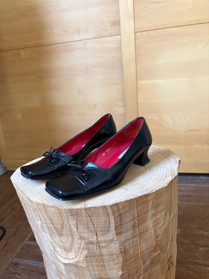 Vintage Black Leather Heels Made in Spain, Bow Pumps Parisian Chic, Y2K Office Elegant, Size EU 37