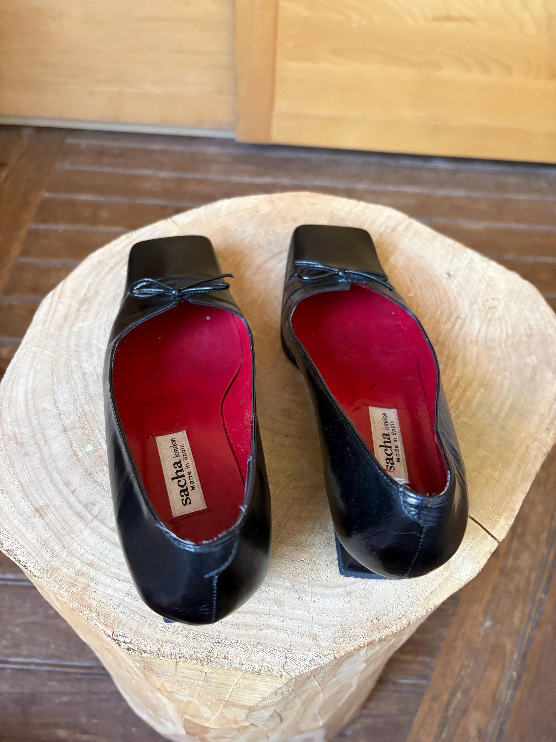 Vintage Black Leather Heels Made in Spain, Bow Pumps Parisian Chic, Y2K Office Elegant, Size EU 37