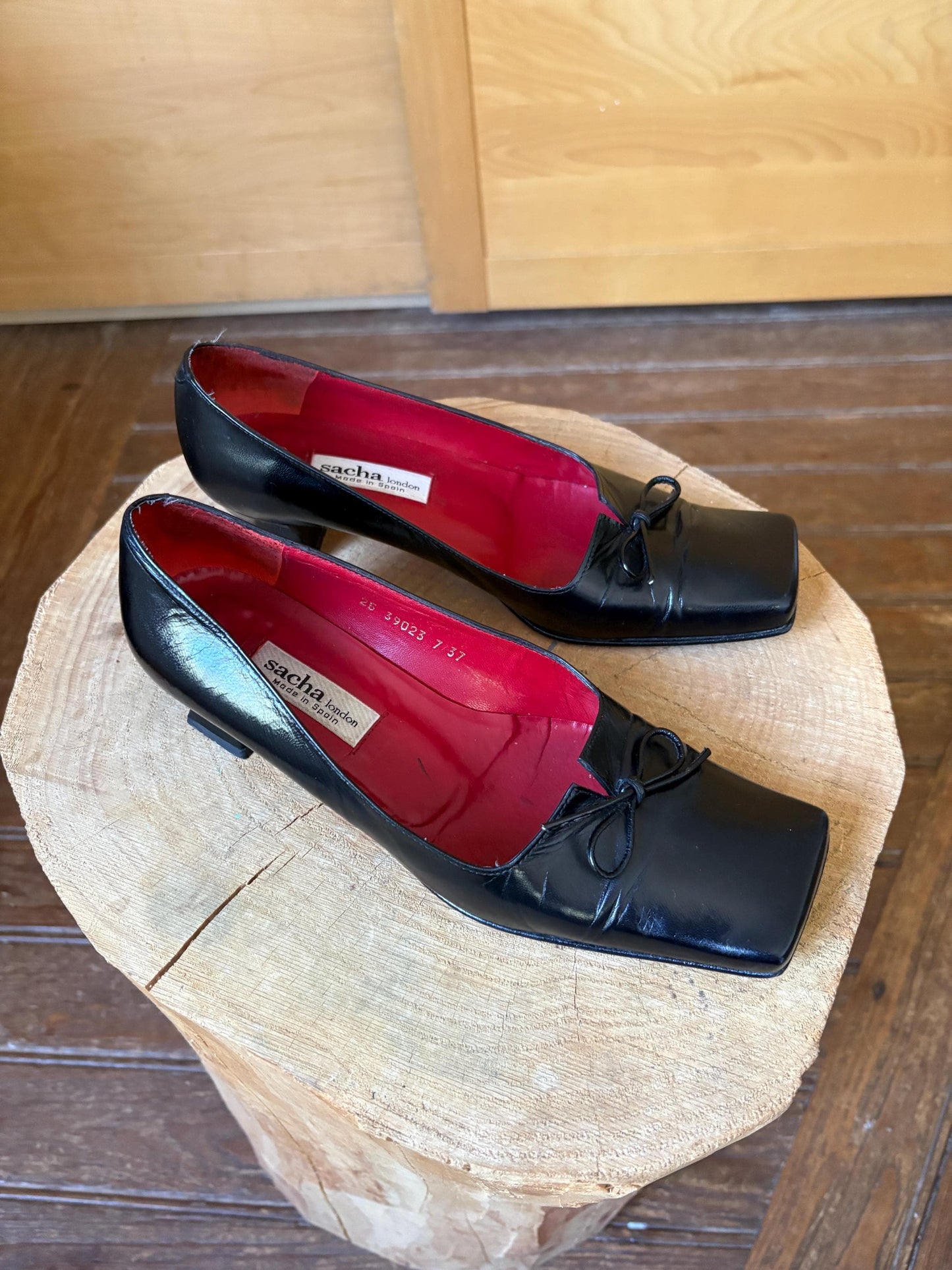 Vintage Black Leather Heels Made in Spain, Bow Pumps Parisian Chic, Y2K Office Elegant, Size EU 37