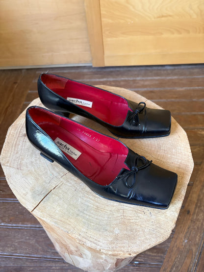 Vintage Black Leather Heels Made in Spain, Bow Pumps Parisian Chic, Y2K Office Elegant, Size EU 37