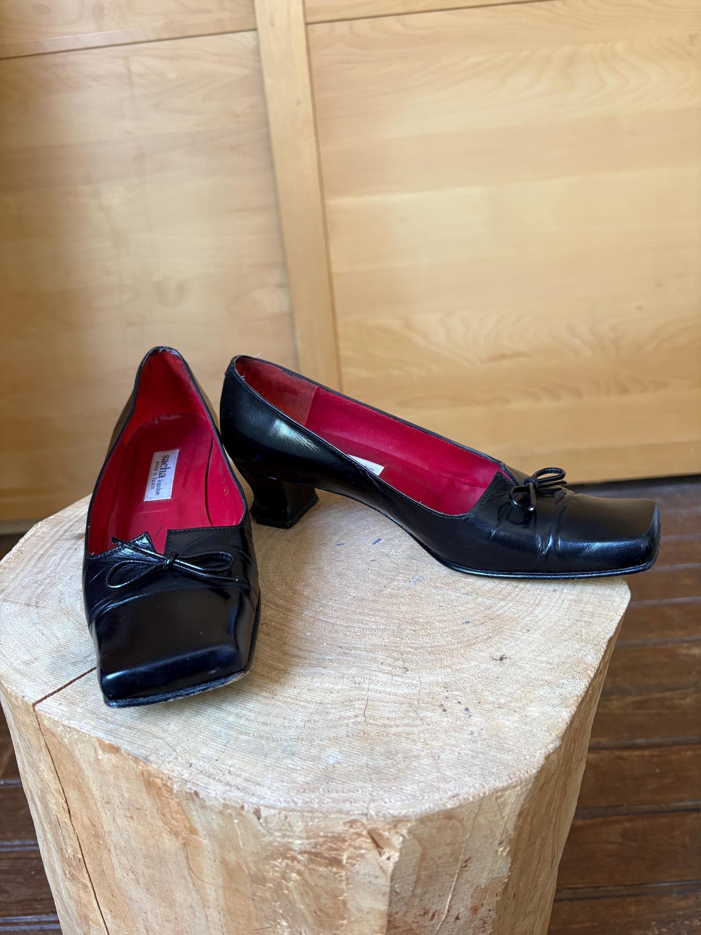 Vintage Black Leather Heels Made in Spain, Bow Pumps Parisian Chic, Y2K Office Elegant, Size EU 37