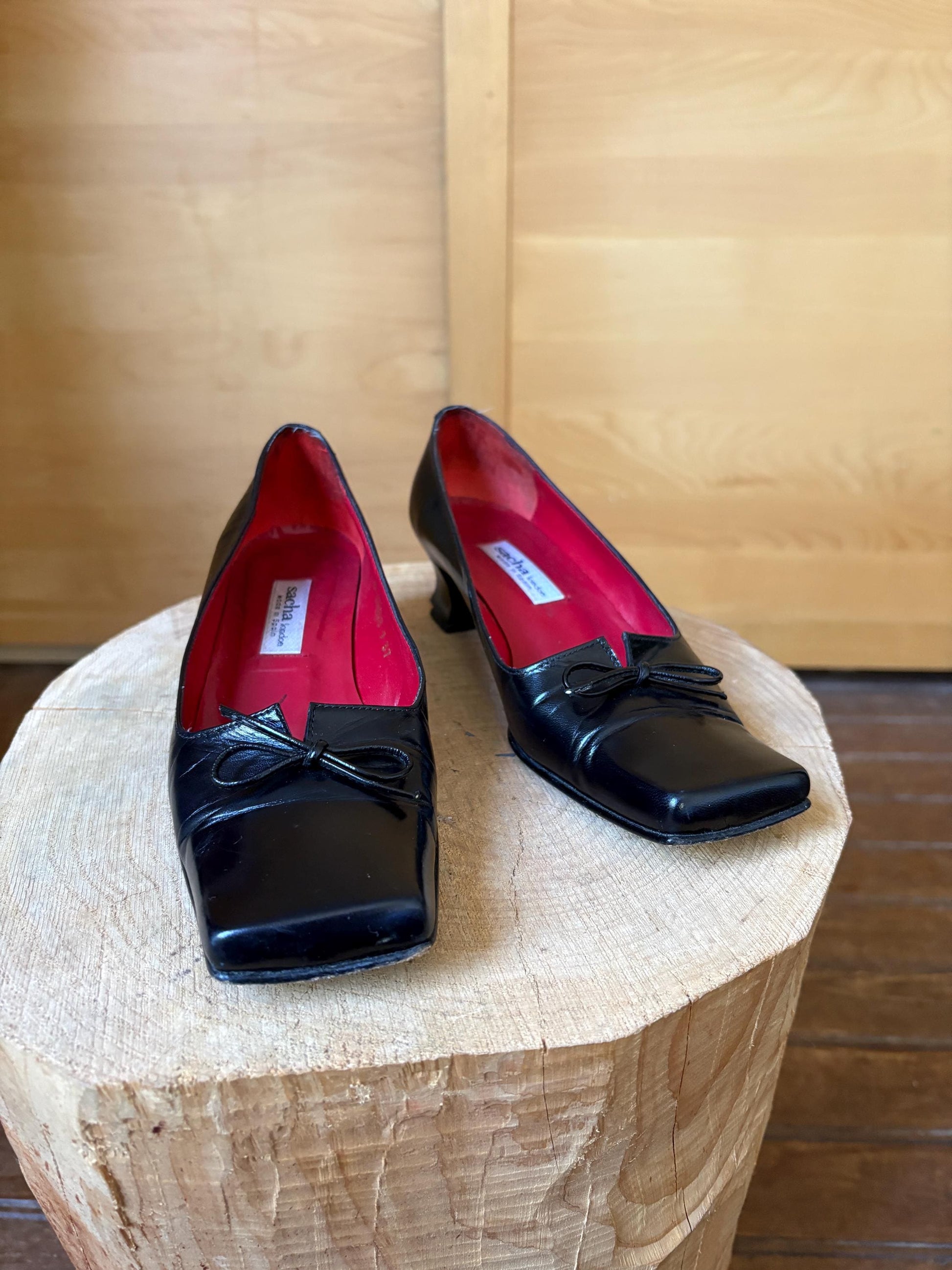 Vintage Black Leather Heels Made in Spain, Bow Pumps Parisian Chic, Y2K Office Elegant, Size EU 37