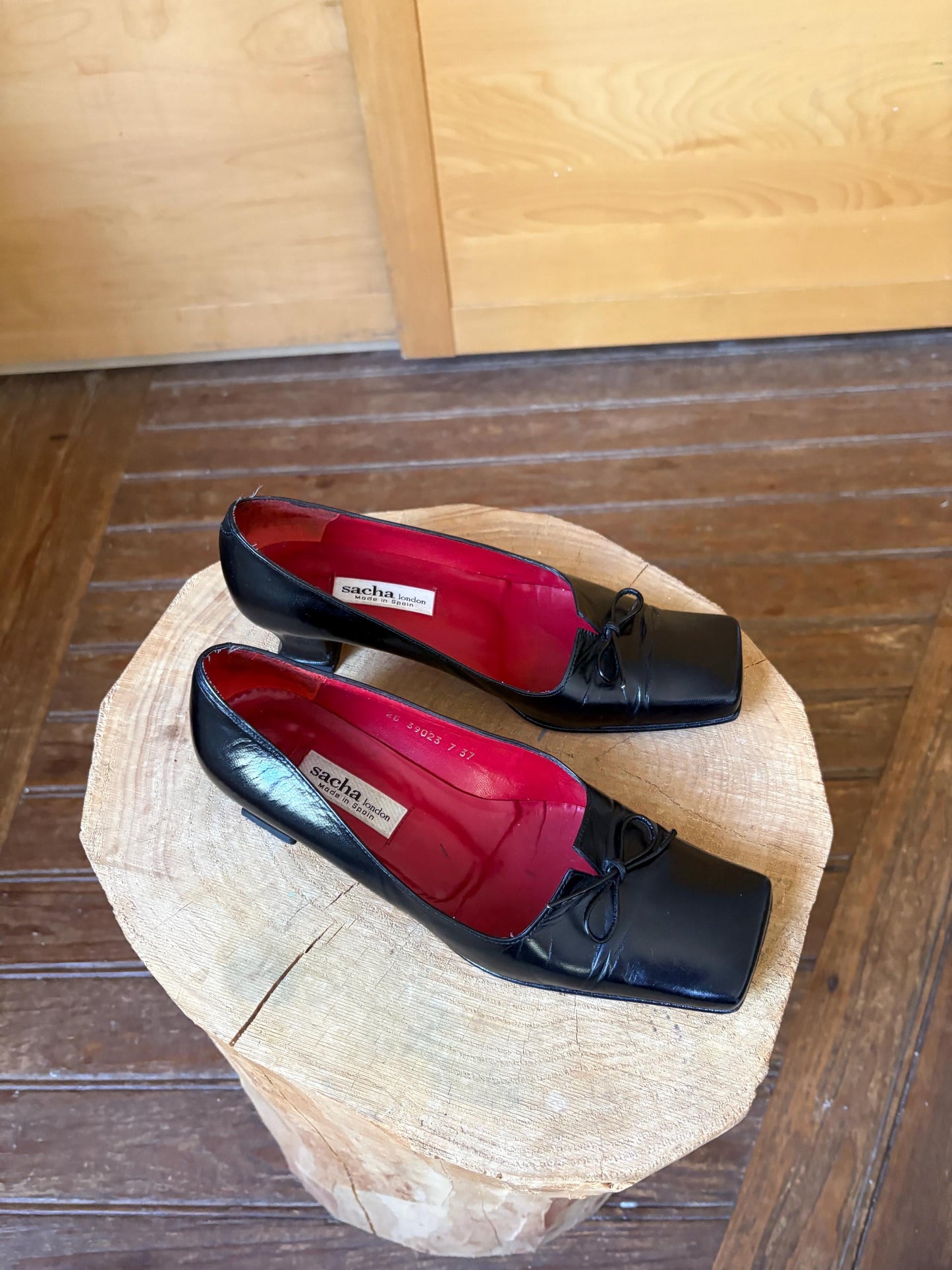 Vintage Black Leather Heels Made in Spain, Bow Pumps Parisian Chic, Y2K Office Elegant, Size EU 37