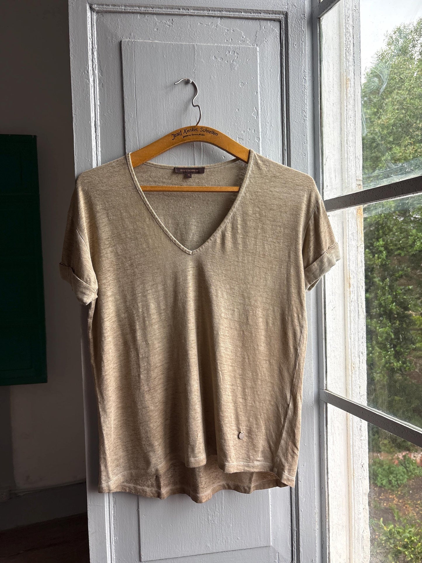 Luxe Adolfo Dominguez Linen Blend tan T Shirt, Women Minimalist Beige Taupe V Neck Relaxed Summer Top, Size S