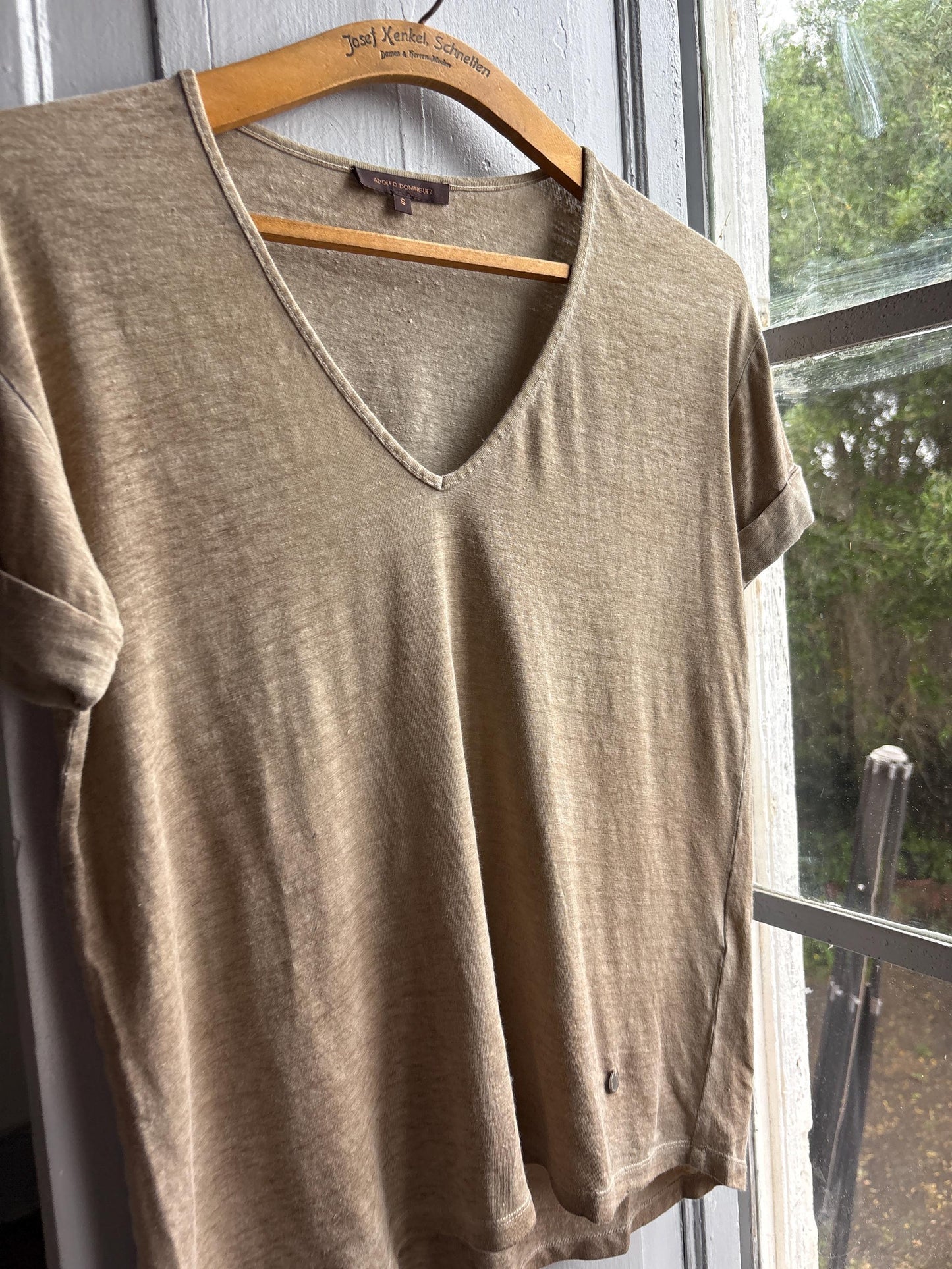 Luxe Adolfo Dominguez Linen Blend tan T Shirt, Women Minimalist Beige Taupe V Neck Relaxed Summer Top, Size S
