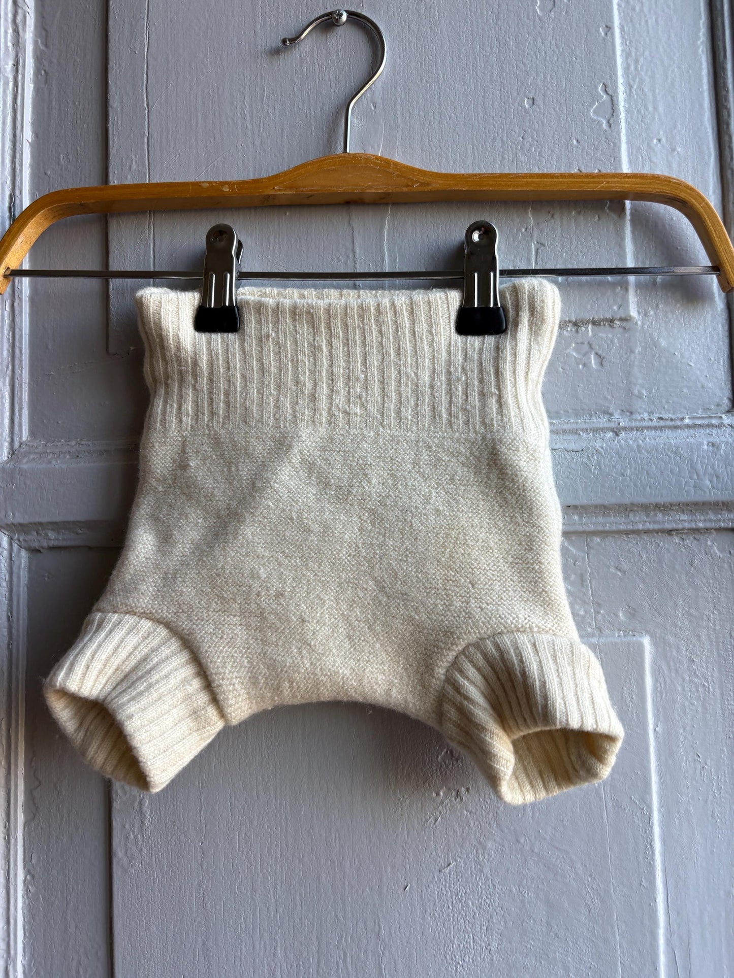 Disana Wool Diaper Cover in Natural Bloomers — detail