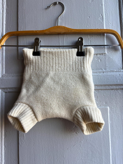 Disana Wool Diaper Cover in Natural Bloomers — detail
