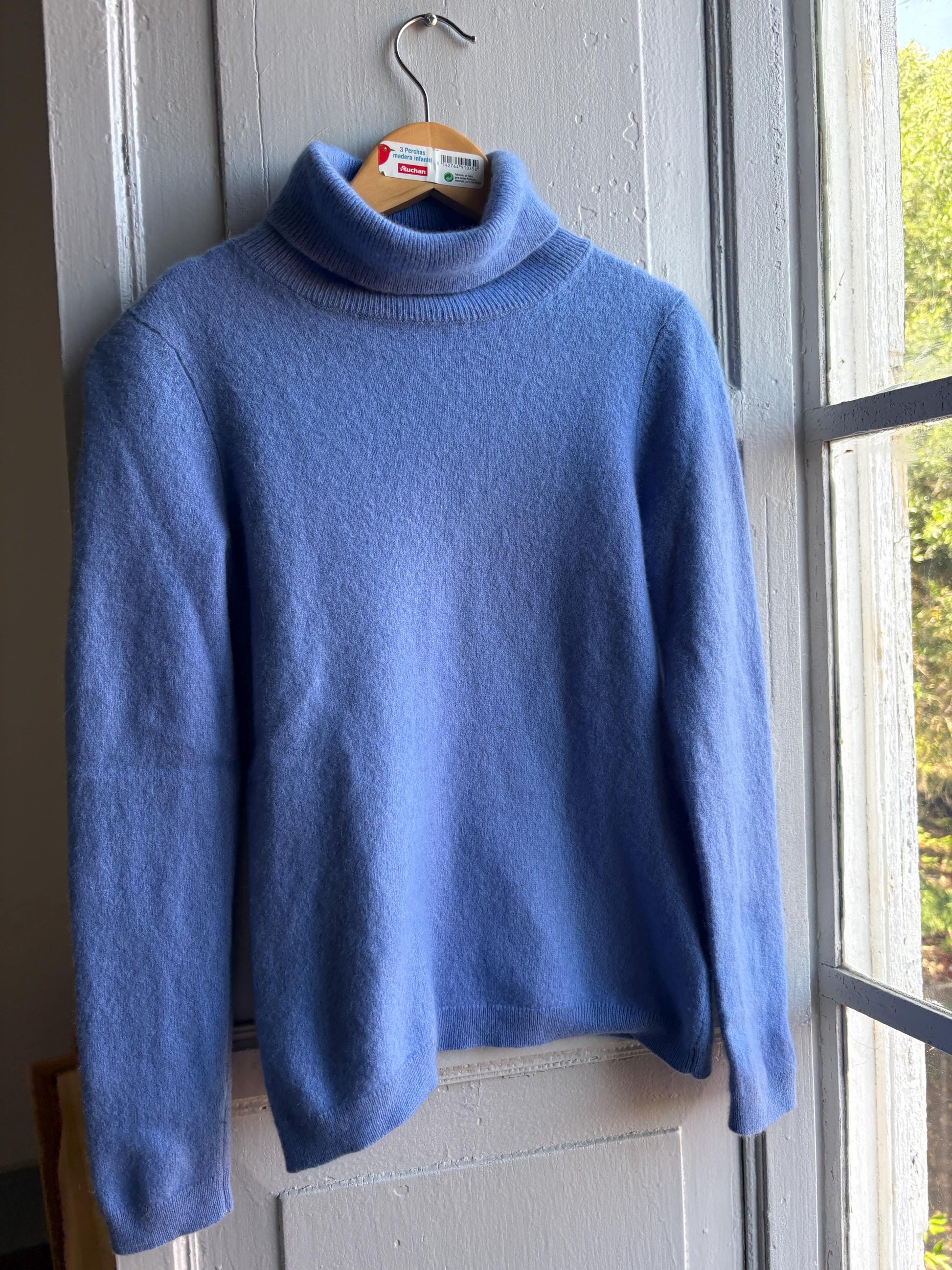 Vintage Blue Cashmere Turtleneck Jumper — detail