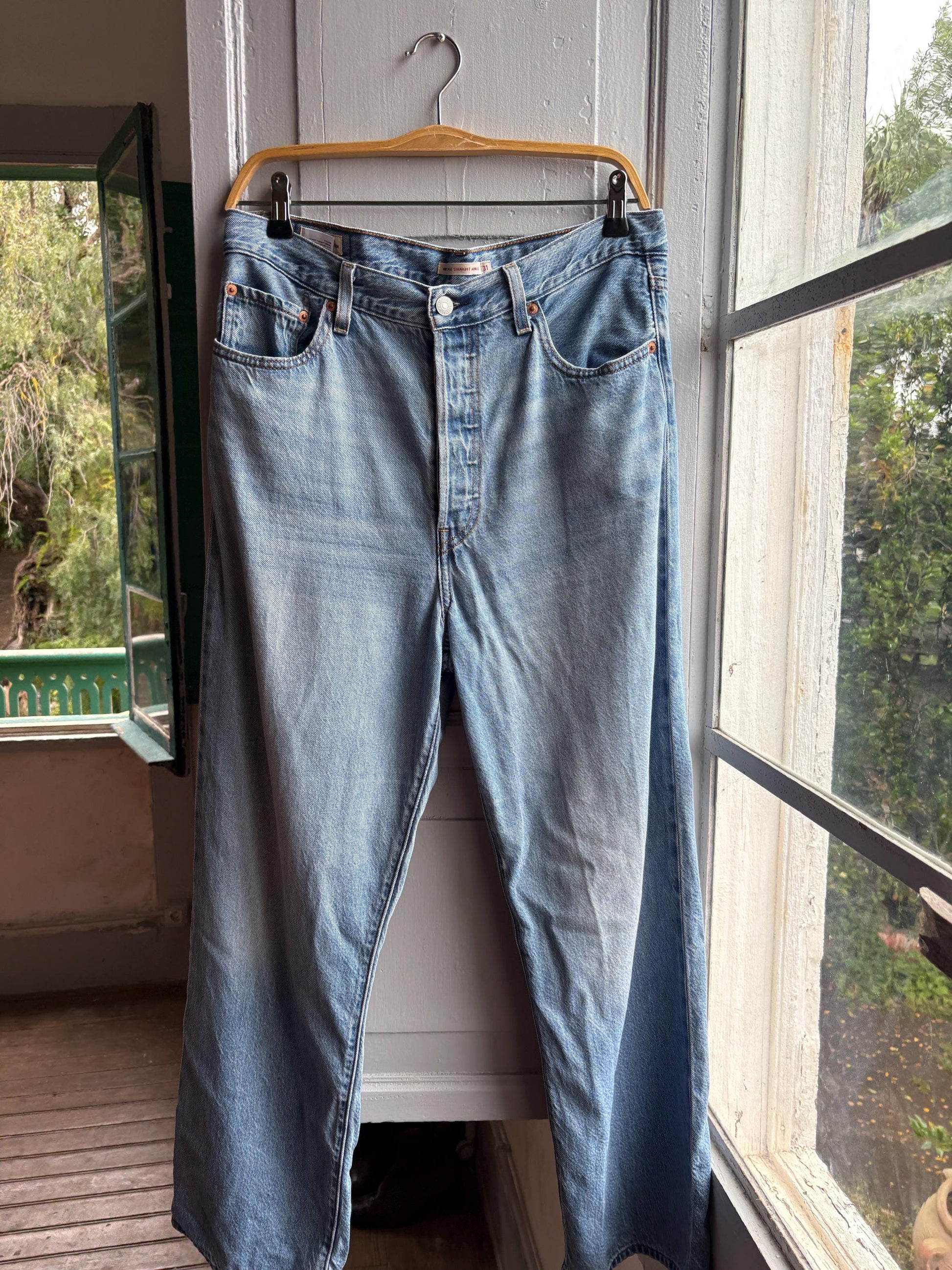 Levi’s Ribcage Straight Ankle Jeans, W31 L 29, Vintage Light Wash Denim High Rise, Y2K Jeans Levi Strauss