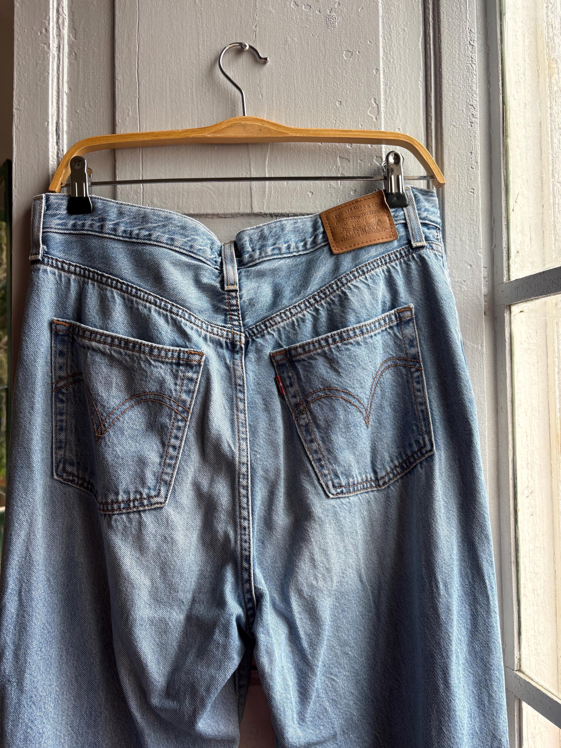 Levi’s Ribcage Straight Ankle Jeans, W31 L 29, Vintage Light Wash Denim High Rise, Y2K Jeans Levi Strauss